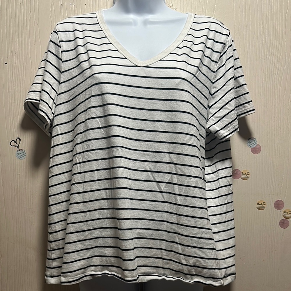 Old Navy Women's XL White & Black Striped V-Neck T-Shirt - Classic Casual Top